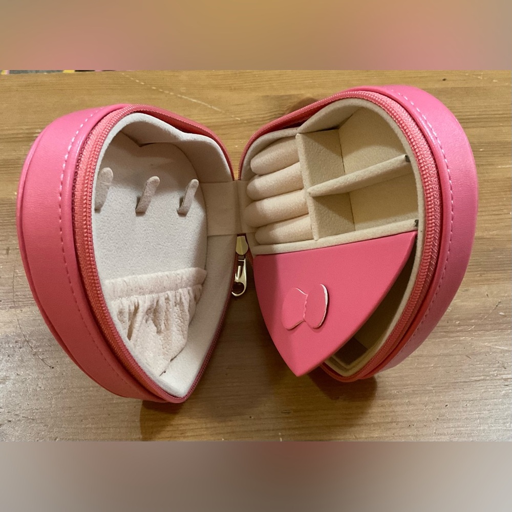 Dajasan:Pink Heart shaped Jewelry organizer mini/compact/travel size/small/case.